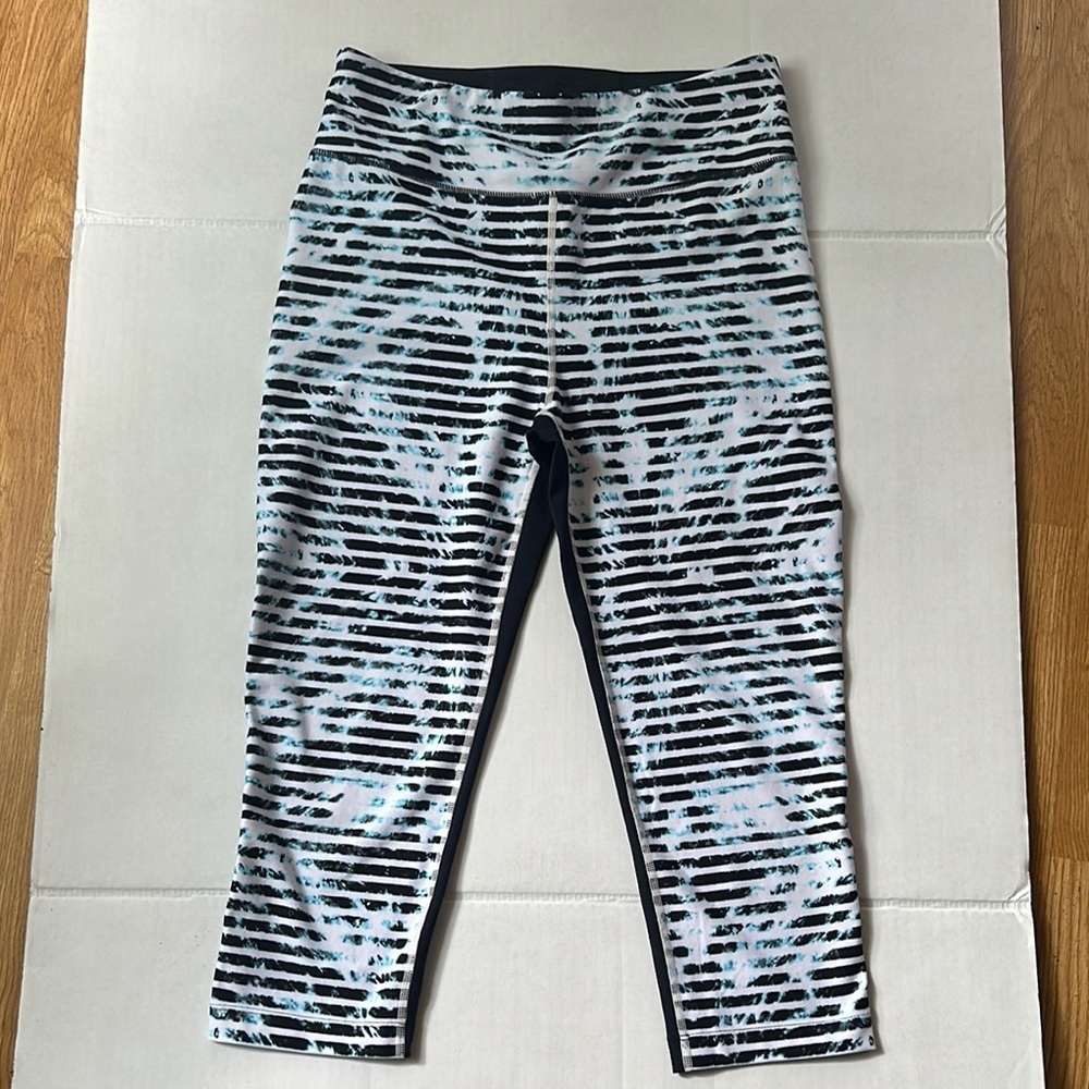 Tommy Hilfiger Sport Capri Leggings - Size L - Black, White, Teal Palm Print -